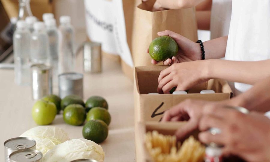 volunteers-packing-boxes-for-refugees-2021-09-03-13-43-09-utc-e1657202519125.jpg volunteers-packing-boxes-for-refugees-2021-09-03-13-43-09-utc-e1657202519125.jpg